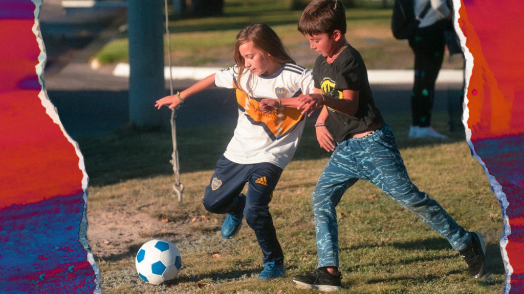 ÁMBAR SÓLO QUIERE JUGAR AL FÚTBOL